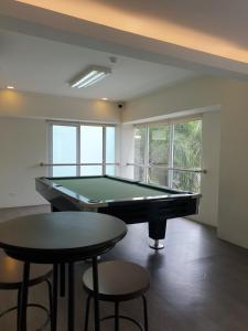 Biliár nebo kulečník v ubytování CZ Cozy Studio Unit with Hi-speed WiFi Netflix