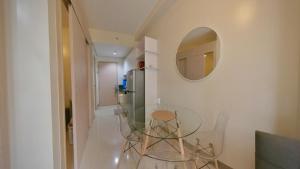 Mynd úr myndasafni af Urban Oasis 2BR Condo with Multiple Pools at SMDC Charm Residences í Manila