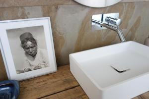a picture of a child next to a white sink at la maison haute in Toucy +19 photos