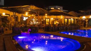 Bazén v ubytování Avian Court Hotel nebo v jeho okolí