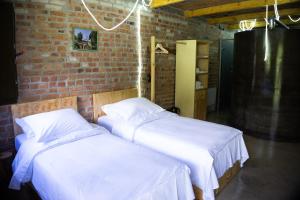 Postel nebo postele na pokoji v ubytování Kazerma e Cerenit