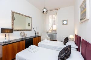 A bed or beds in a room at TIME