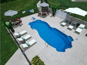 Der Swimmingpool an oder in der Nähe von Stonecrest 717, 2bd Apt I Free Parking I Pool