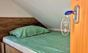 Postel nebo postele na pokoji v ubytování Bled Lesce station rooms and beds