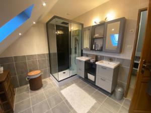 a large bathroom with two sinks and a shower at Gite au Charme de la Forêt avec jardin Accès à pied Circuit des 25 Bosses in Le Vaudoué +42 photos