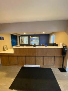 an empty waiting room with a cash counter in a building at Beachfront Hotel Houghton Lake in Houghton Lake +23 photos