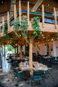 Restaurace v ubytování Kazerma e Cerenit