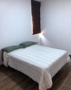 Кровать или кровати в номере Private 1 bedroom and 1 bathroom apartment with private entrance and private terrace and free Wi-Fi