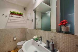 Vannituba majutusasutuses Loft Elegante in Centro Milano In zona Signorile - Davanti alla Metro +34 fotot