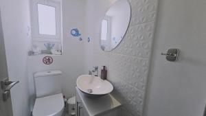 Koupelna v ubytování STAY Perfect View Apartment + 25 fotografií