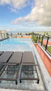 Bazén v ubytování 403 belíssimo Studio no cabo branco nebo v jeho okolí