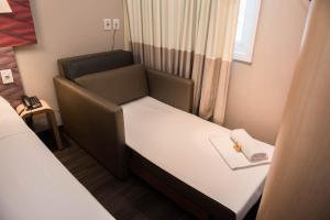Cama ou camas em um quarto em ibis Natal