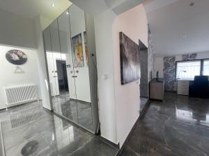 a hallway with a large mirror in a building at Charmante Ferienwohnung im Herzen Tirols in Hatting