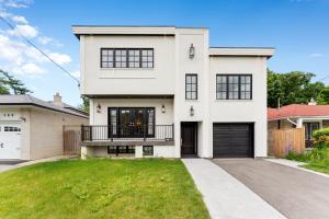 Tòa nhà nơi biệt thự tọa lạc