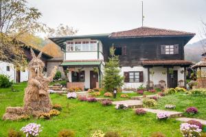 Zahrada ubytování Etno Guest House Gorski car