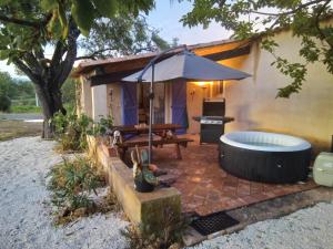 Κήπος έξω από το Villa des Arnoux dans la Vigne