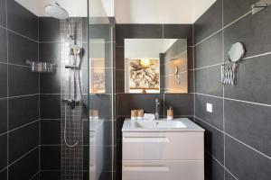 Koupelna v ubytování Exceptionnel ! Appartement 2 chambres vue sur le lagon
