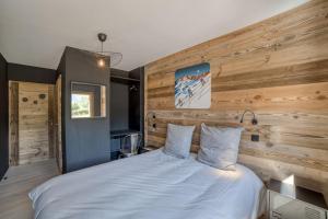 Postel nebo postele na pokoji v ubytování Chalet mitoyen - Jacuzzi - Cousinade I