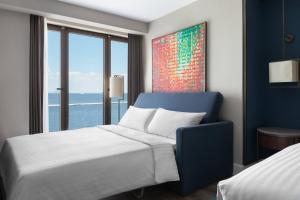 Cama ou camas em um quarto em Izmir Marriott Hotel