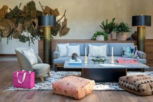 A seating area at Moxy Boulder