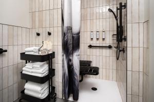 A bathroom at Moxy Boulder