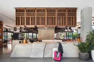A seating area at Moxy Boulder