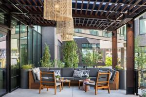 A seating area at Moxy Boulder