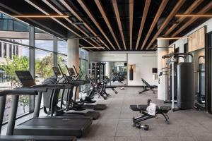 The fitness centre and/or fitness facilities at Moxy Boulder