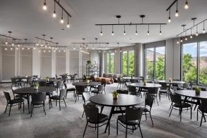 A restaurant or other place to eat at Moxy Boulder