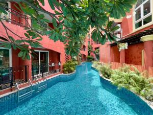 Swimmingpoolen hos eller tæt på Seven Seas Resort Jomtien Pattaya