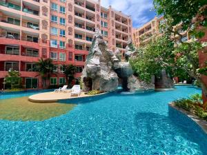 Swimmingpoolen hos eller tæt på Seven Seas Resort Jomtien Pattaya