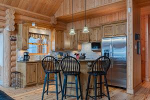 Η κουζίνα ή μικρή κουζίνα στο Fiddler Lake Resort - Deer 16 +19 φωτογραφίες