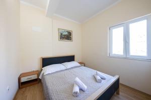 Postel nebo postele na pokoji v ubytování Apartmani Jakov + 5 fotografií