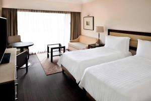 Postel nebo postele na pokoji v ubytování Marriott Mena House, Cairo