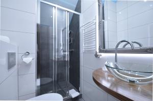 Koupelna v ubytování Hotel Dworek nad Regą