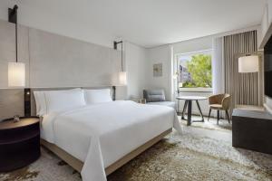Cama ou camas em um quarto em The Westin Grand Frankfurt