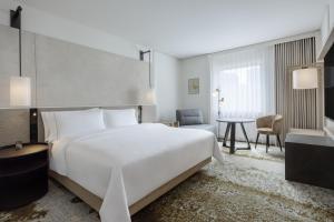 Cama ou camas em um quarto em The Westin Grand Frankfurt