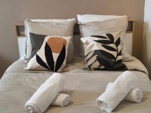 a bed with socks and pillows on it at Magnifique Studio Douillet in Le Mans