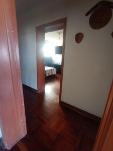 Postel nebo postele na pokoji v ubytování Eli Travelers House