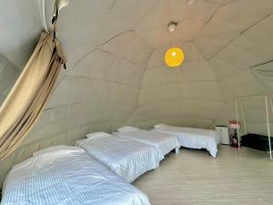 Ein Bett oder Betten in einem Zimmer der Unterkunft SORANIWA glamping