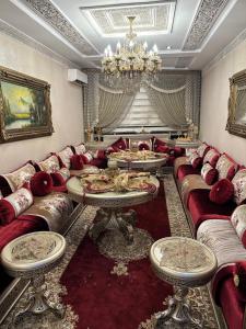 Posezení v ubytování Abraj Dubai 3 bedroom luxury apartment