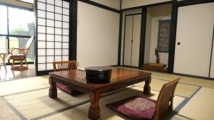 Ein Sitzbereich in der Unterkunft 白水温泉竹の倉山荘