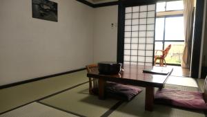 Ein Sitzbereich in der Unterkunft 白水温泉竹の倉山荘
