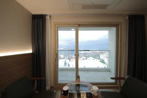 Nespecifikovaný výhled na hory nebo výhled na hory při pohledu z hotelu