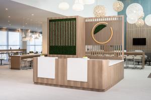 Element Melbourne Oceanfront餐厅或其他用餐的地方