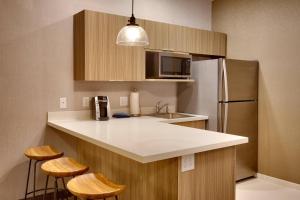 Kuhinja oz. manjša kuhinja v nastanitvi SpringHill Suites by Marriott Moab
