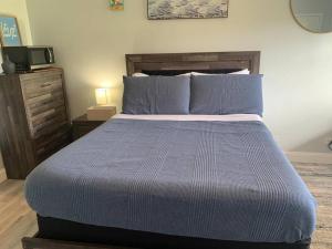 Walk to the beach, Studio, Pool AND FREE Parking客房内的一张或多张床位