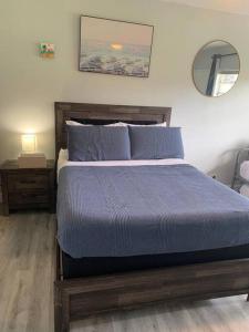 Walk to the beach, Studio, Pool AND FREE Parking客房内的一张或多张床位