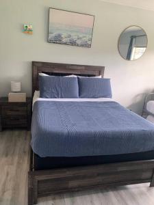 Walk to the beach, Studio, Pool AND FREE Parking客房内的一张或多张床位