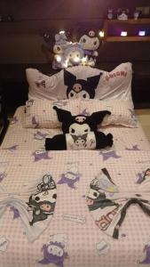 a bed with hello kitty pillows on it at Kuromi卡通主题浪漫公寓 配有大屏幕蓝牙音响电影房 Netflix Youtube in Johor Bahru